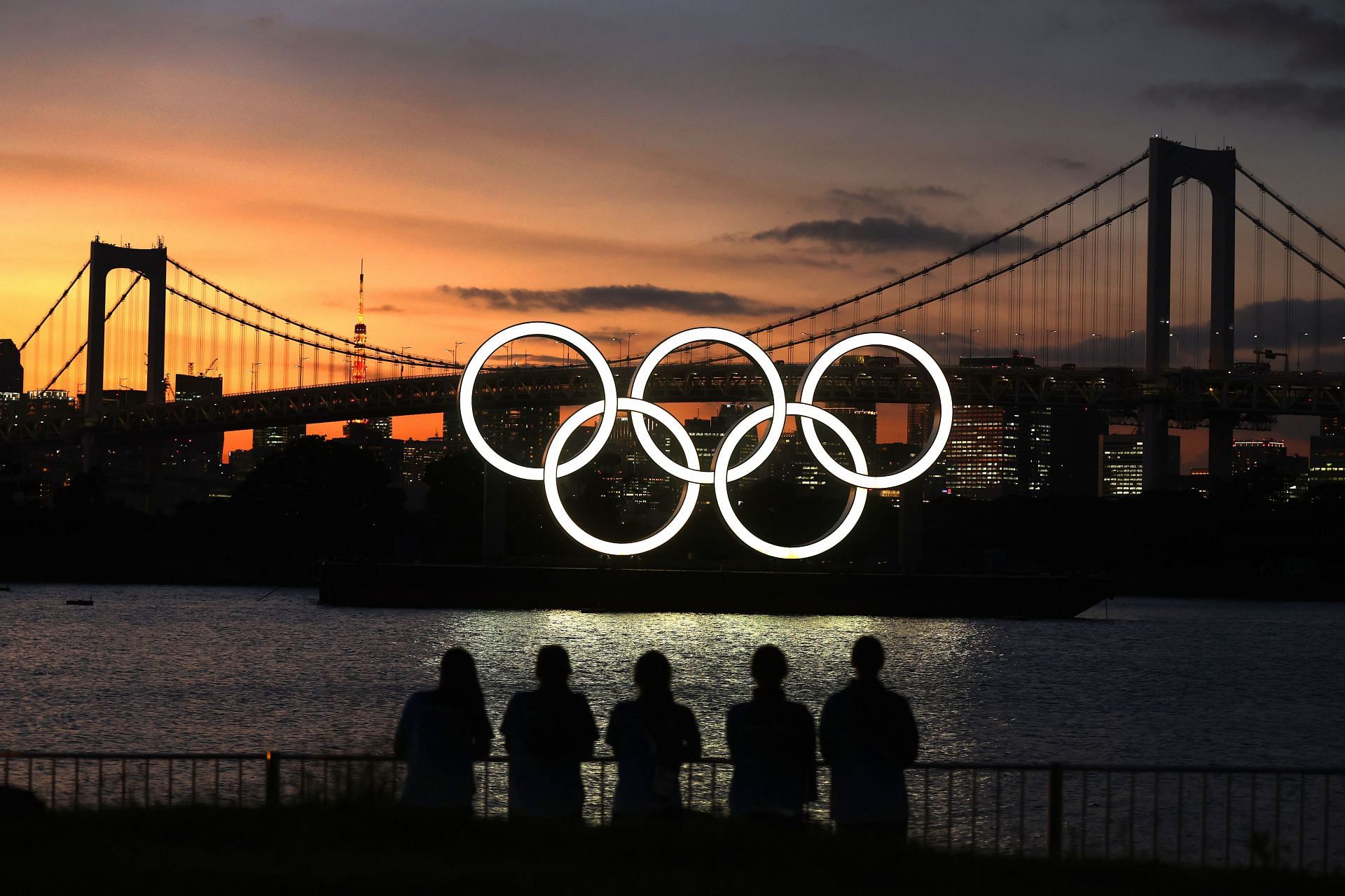 The Olympic rings on the Rainbow Bridge in Tokyo. (PC: Getty Images)