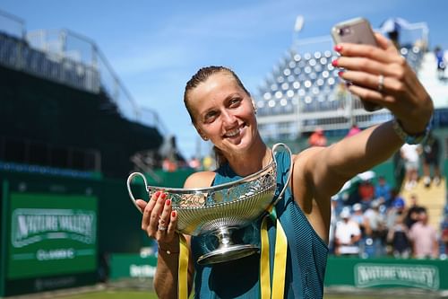 Petra Kvtiova with the 2018 Birmingham Classic trophy