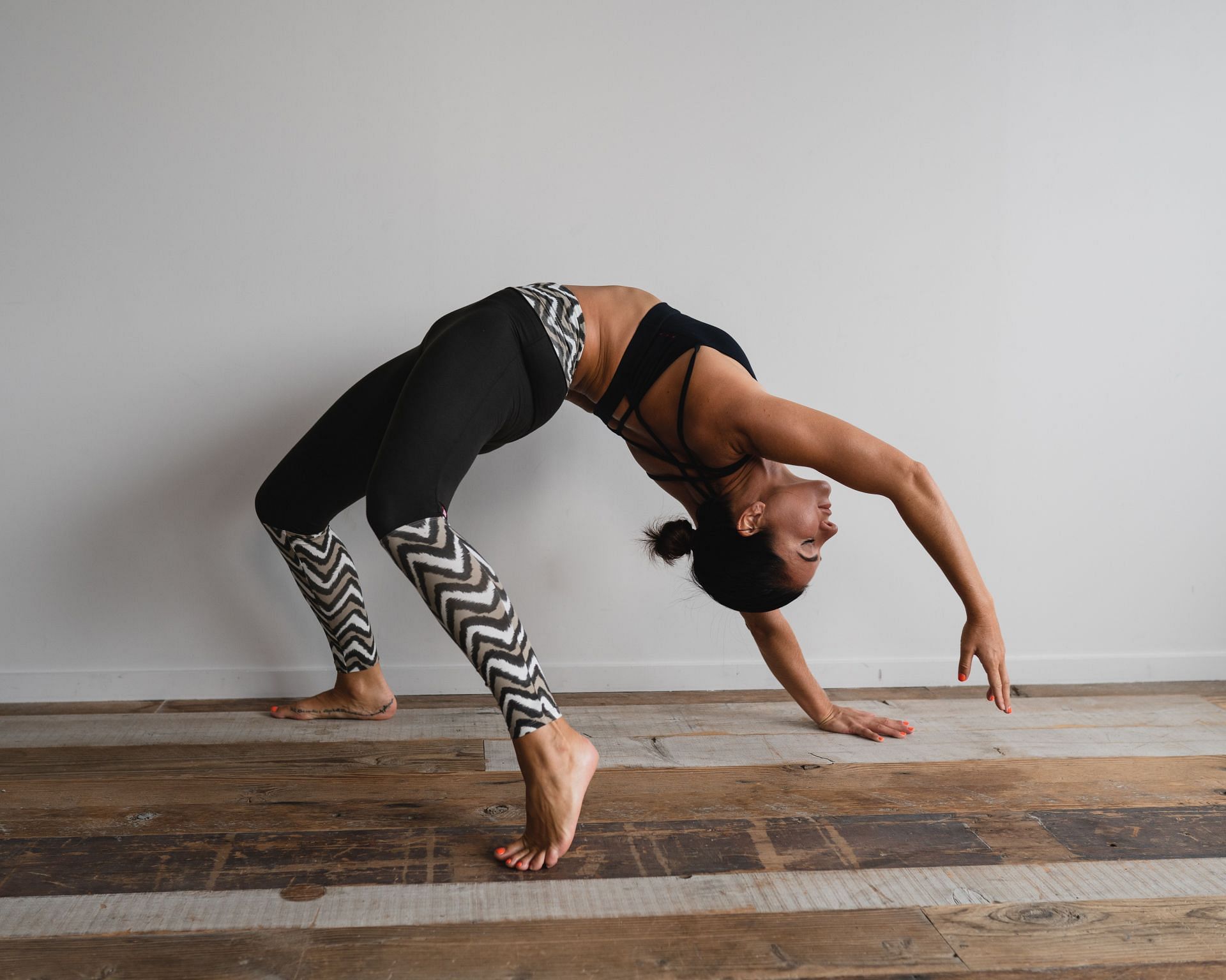 Tabletop legs in Pilates is a terrific core-strengthening exercise. (Image via Unsplash/Dane Wetton)