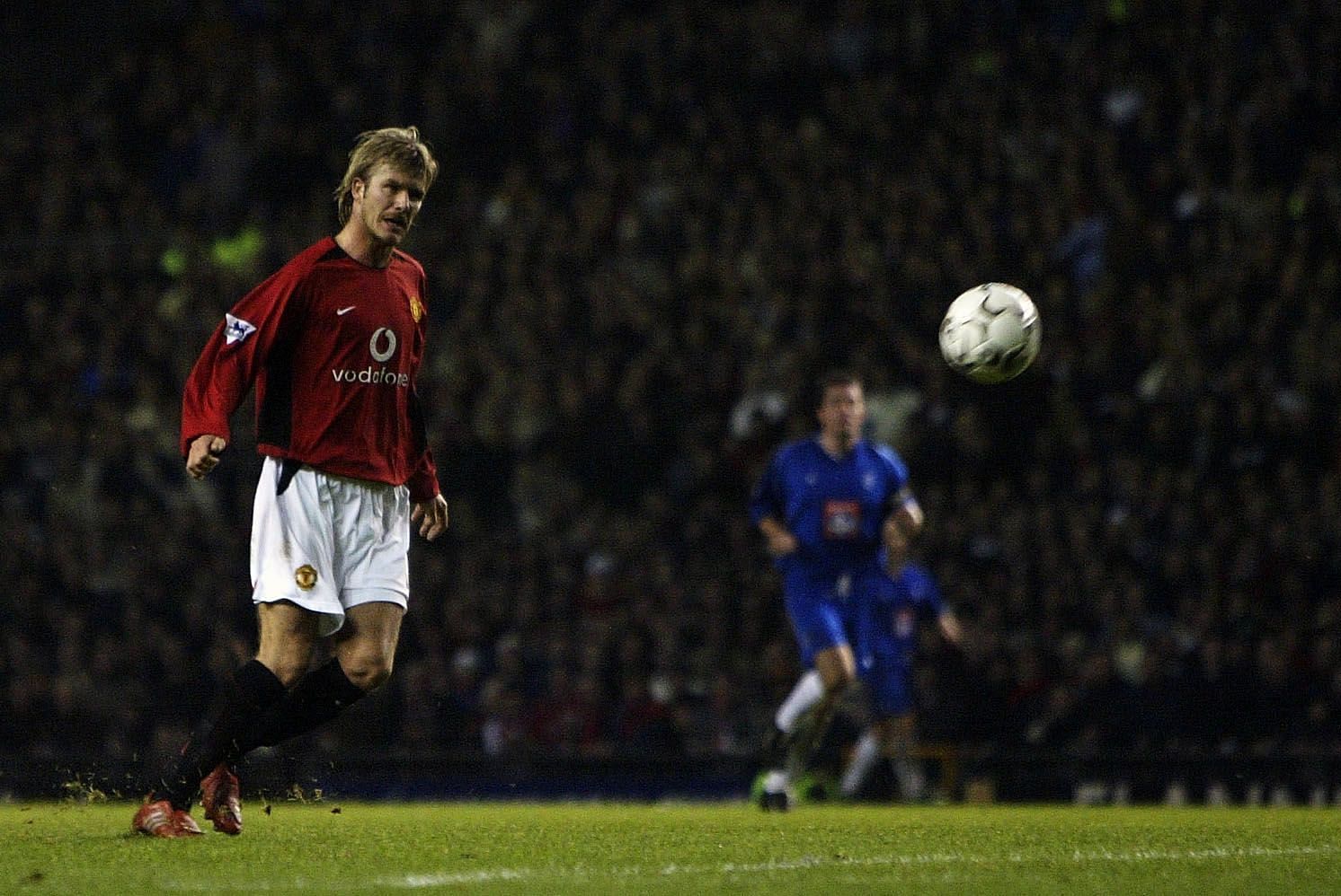 Beckham scores the 2nd goal for Manchester United