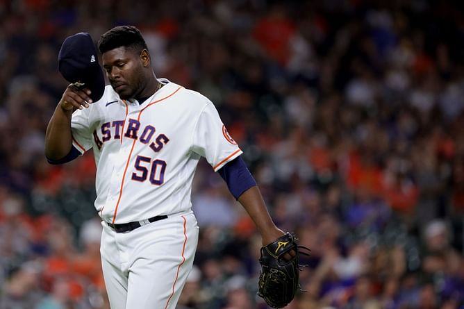 WATCH: Houston Astros reliever Hector Neris ejected for throwing a dangerous pitch at Eugenio Suárez's head moments after bench clearing brawl