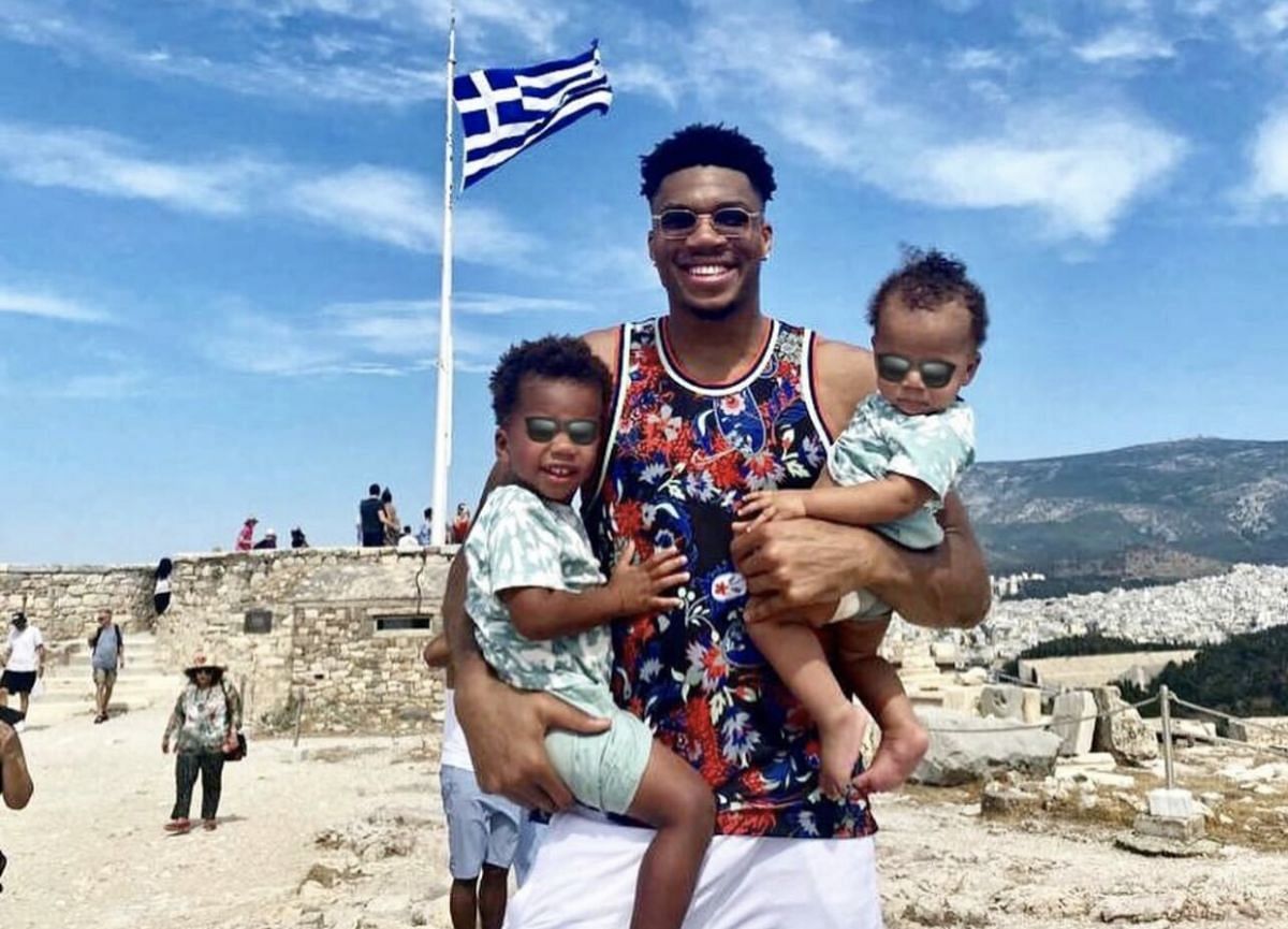 Giannis Antetokounmpo with his two sons (Photo: Twitter/@Giannis_An34)