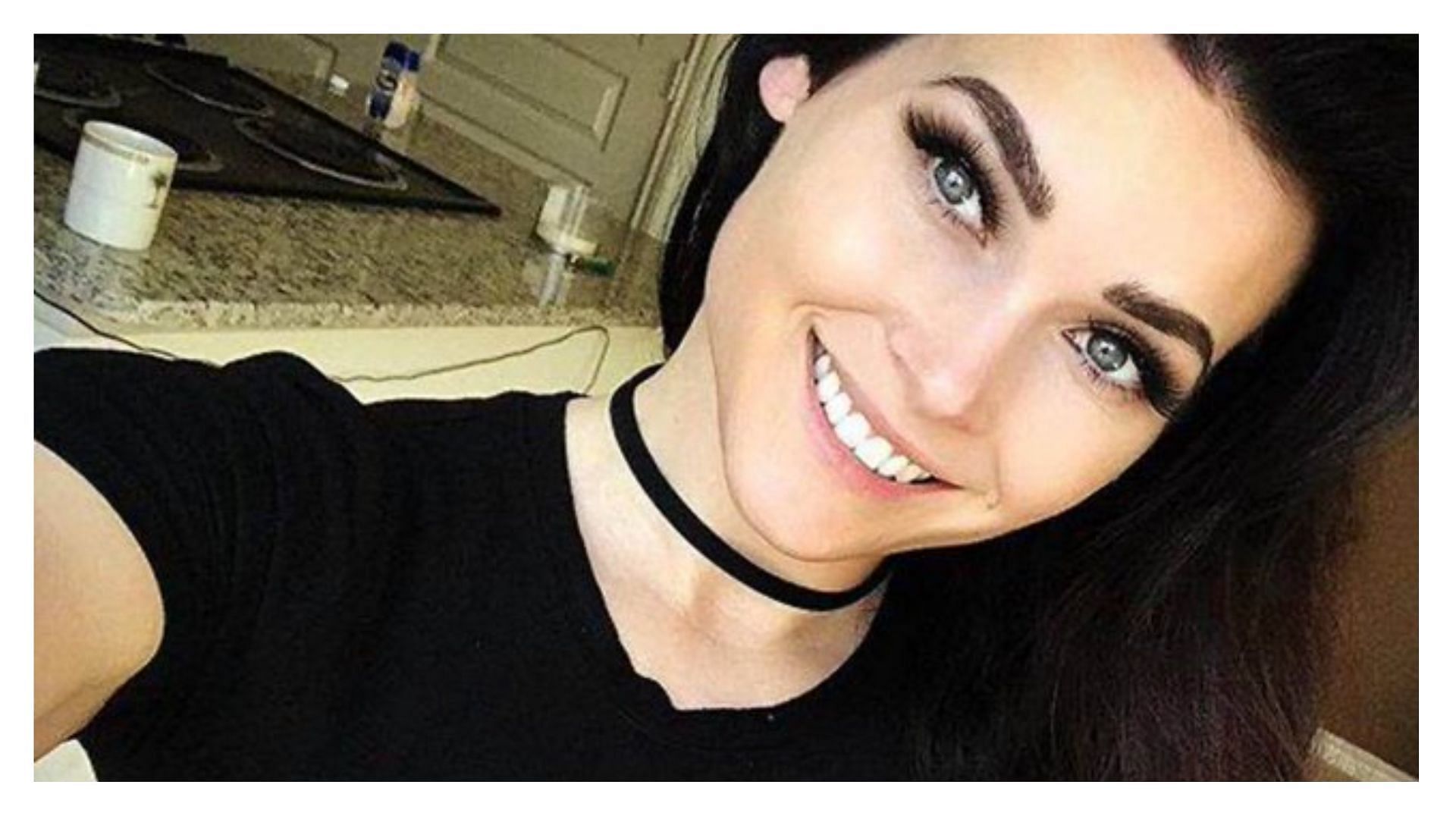 Niece Waidhofer was a well-known social media personality (Image via DonaldWinkler18/Twitter)