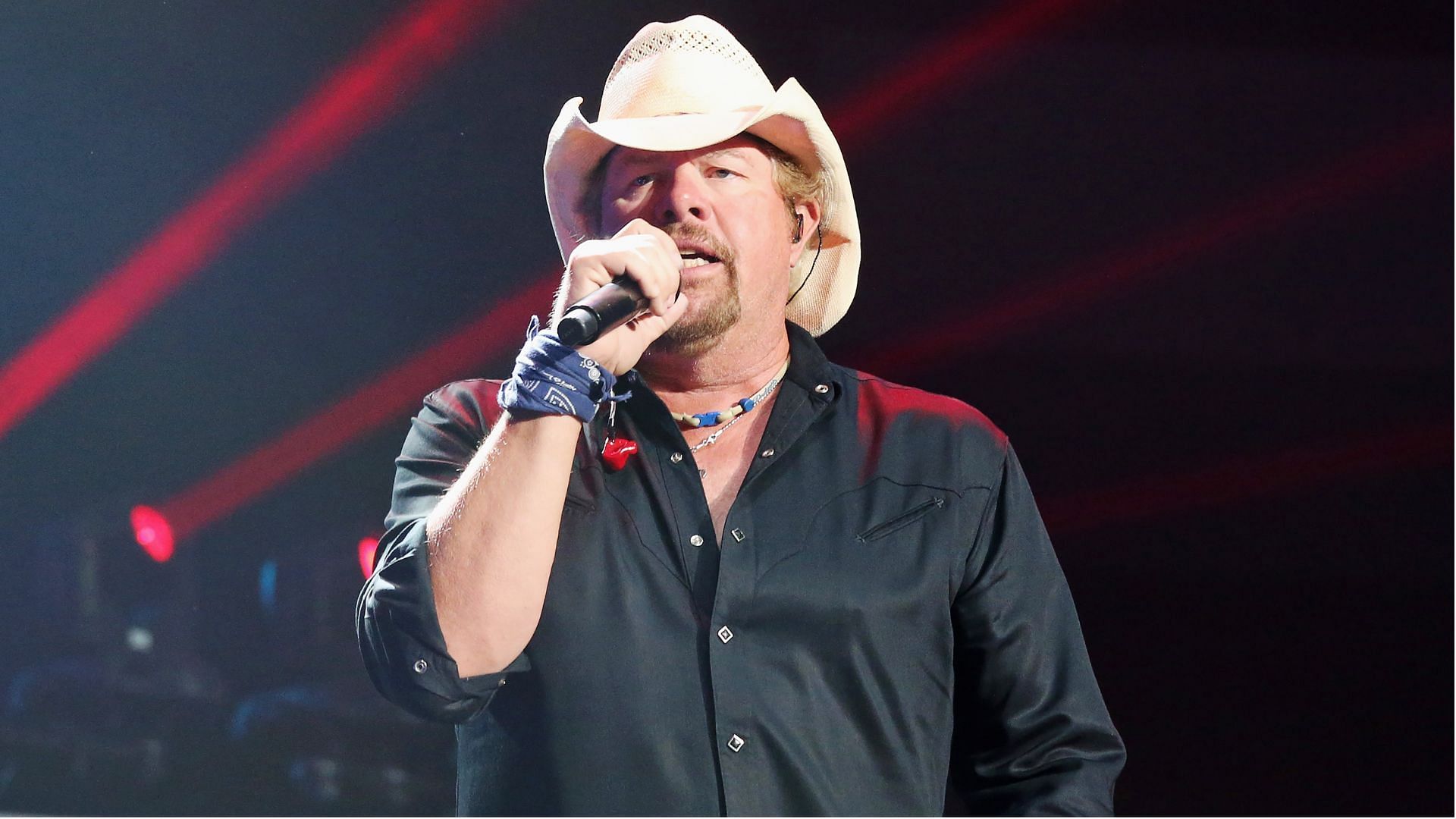 Toby Keith returns to stage after cancer battle in hometown pop-up