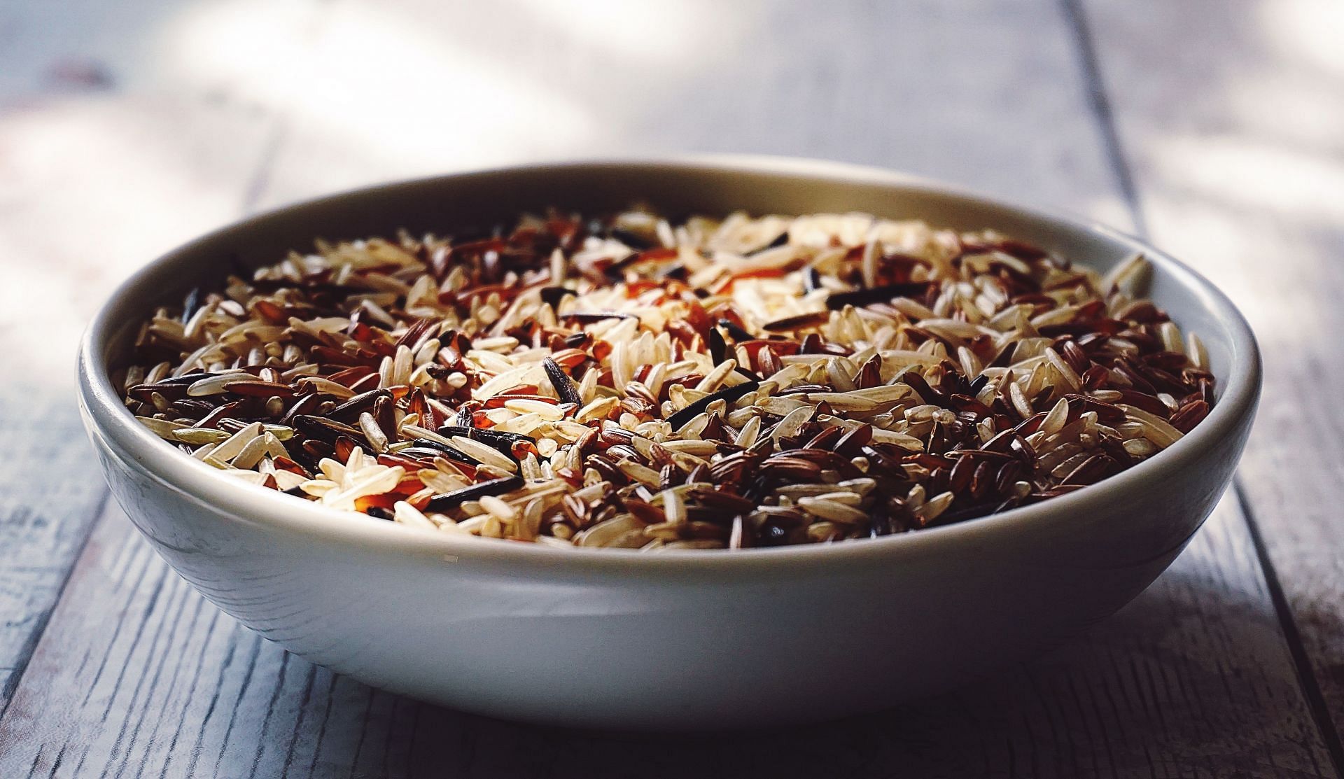 Raw rice. (Image via Pexels/Suzy Hazelwood)