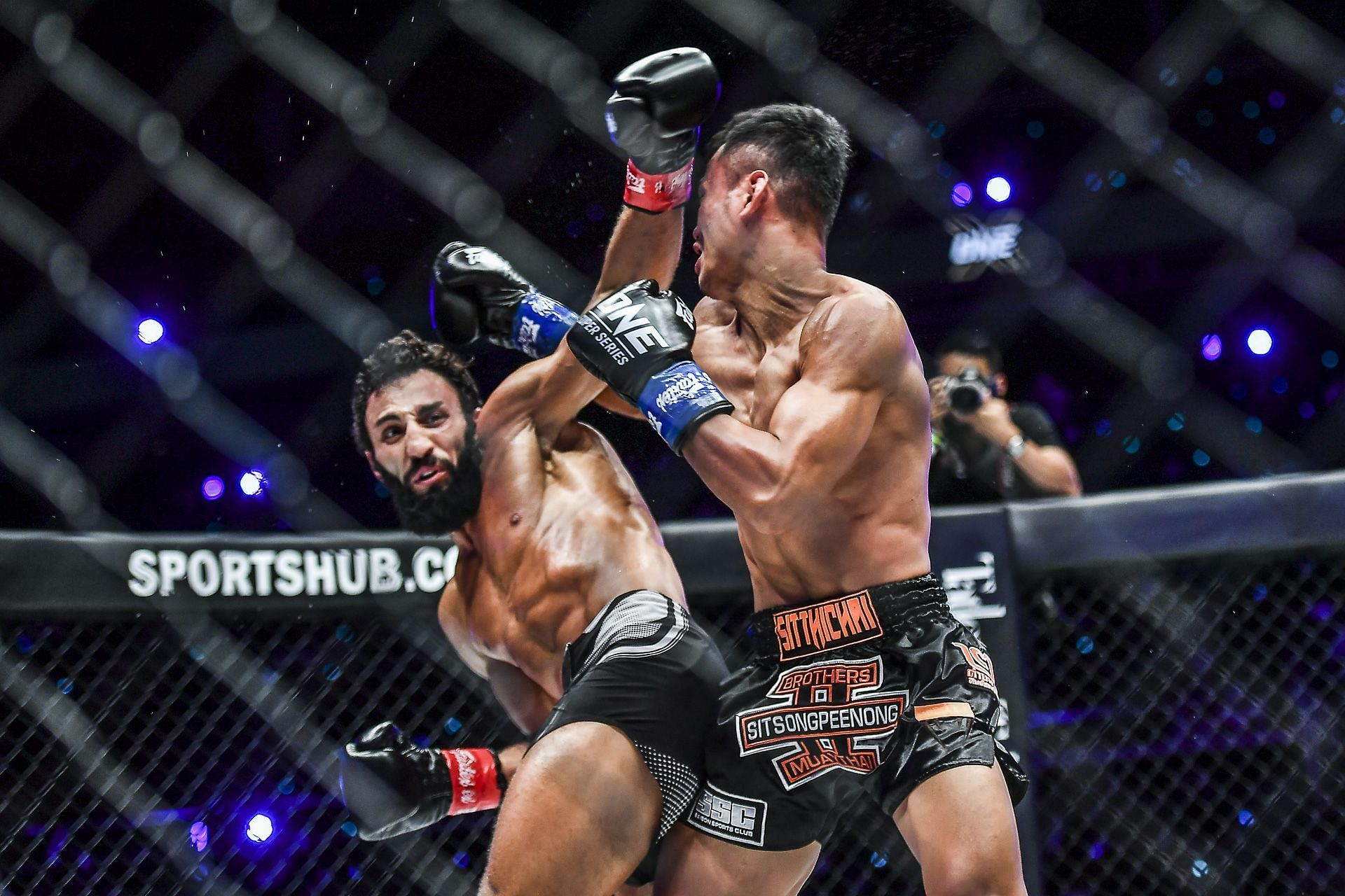 [Photo Credit: ONE Championship] Chingiz Allazov and Sitthichai Sitsongpeenong