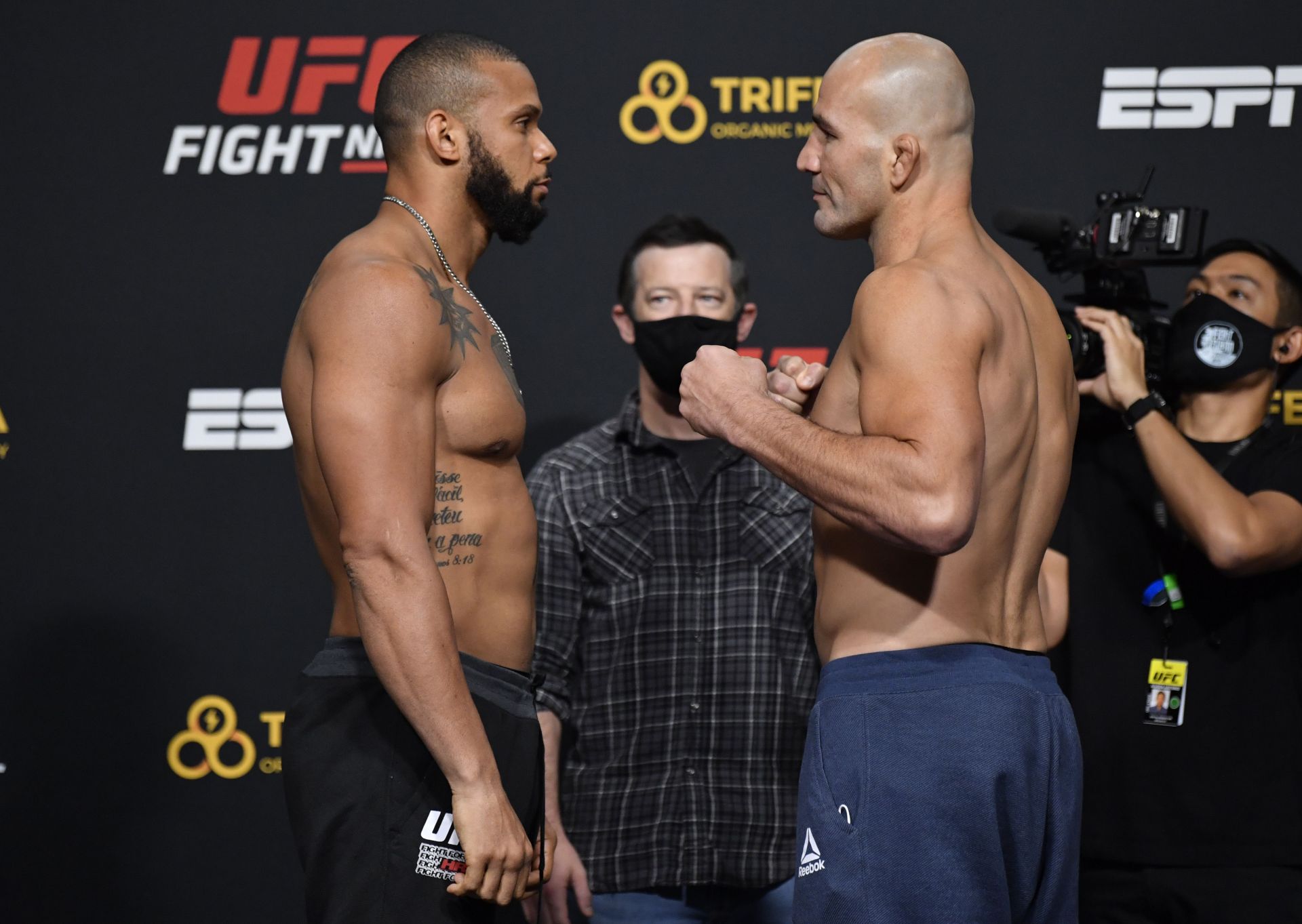 Fight Night: Santos v Teixeira: Weigh-Ins