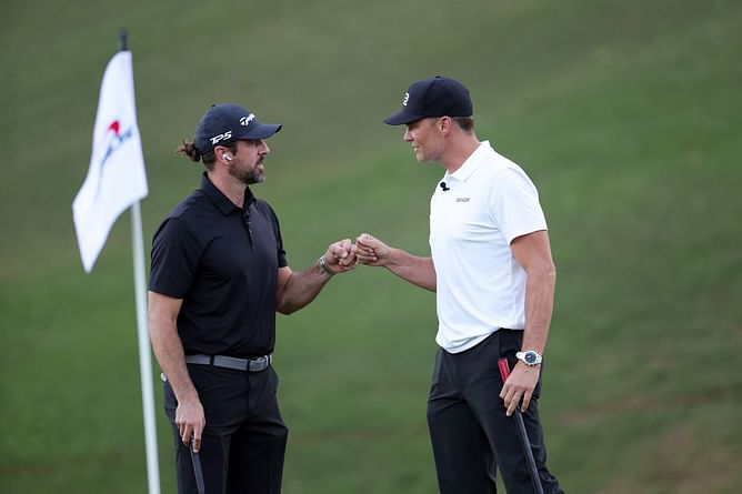 "He’s on his third outfit change" - Aaron Rodgers on Tom Brady's outfit problems