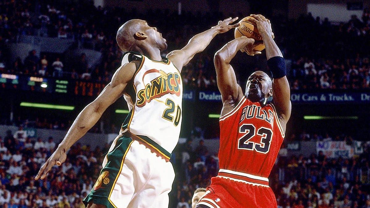 Gary Payton and Michael Jordan (Photo: Basketball Forever)