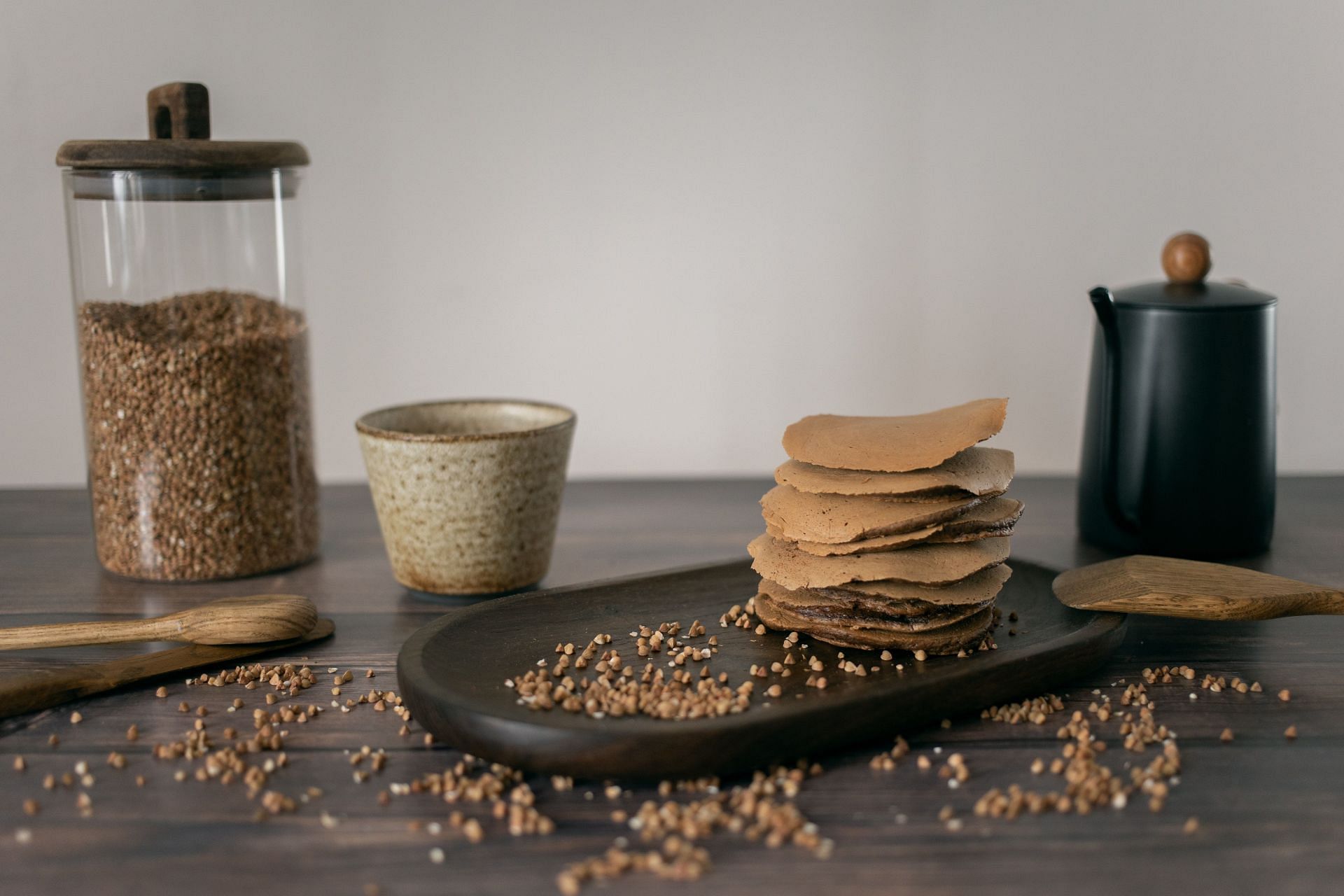Buckwheat is an amazing source of high quality protein. Make pancakes out of buckwheat flour for a fulfilling meal (Image via Pexels @Monstera)