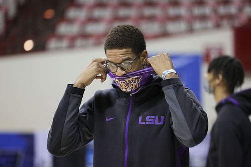 Shareef O'Neal ahead of an LSU game