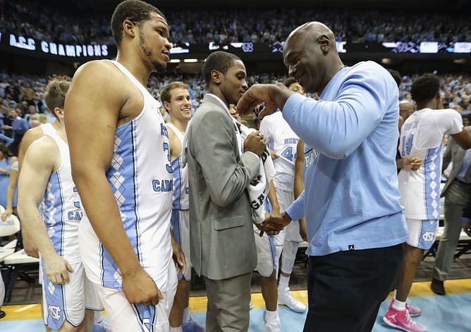 “Mike gets a lot of credit for his quotes.… It’s all plagiarism, it’s just he just adds expletives” - Kenny "The Jet" Smith says Michael Jordan stole all his famous quotes from Dean Smith