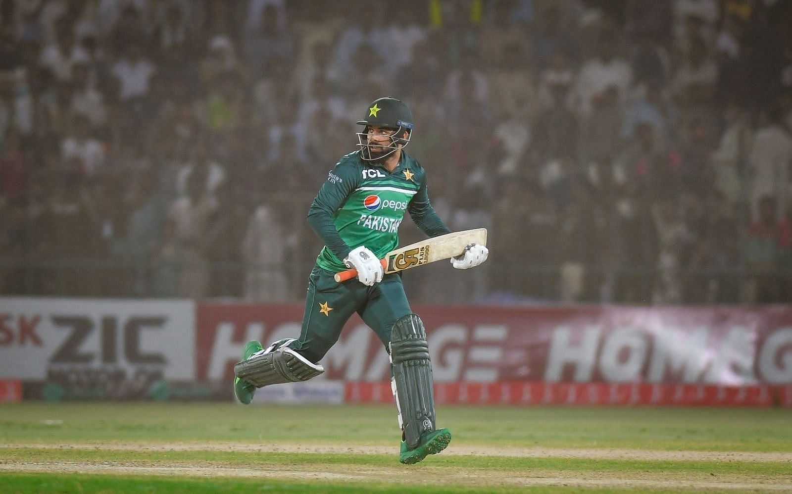 शादाब खान ने वेस्&zwj;टइंडीज के खिलाफ तीसरे वनडे में शानदार ऑलराउंड प्रदर्शन किया