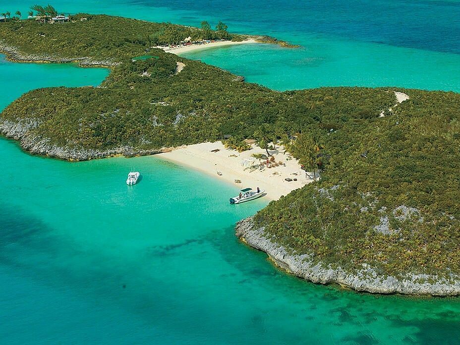 Depp&#039;s private island Little Halls Pond Cay in the Bahamas (Image via Pinterest)