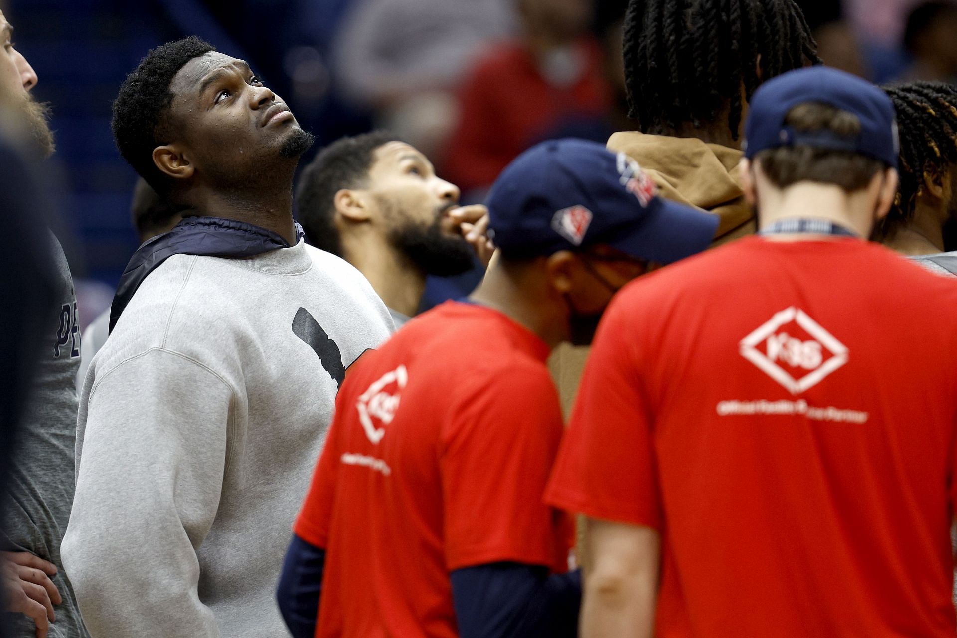 Zion Williamson enters the team huddle with the New Orleans Pelicans