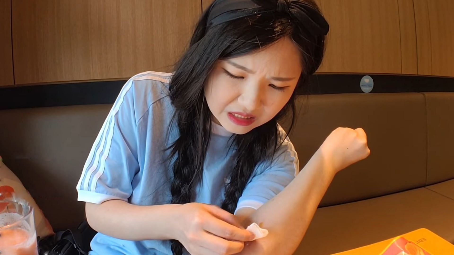 HAchubby tends to her wounds after crashing her bike (Image via HAchubby VODs/ YouTube)