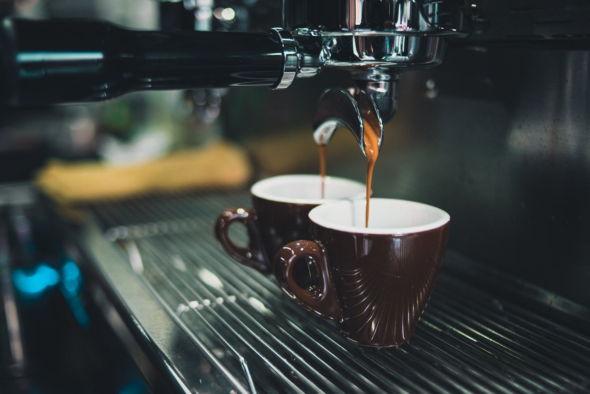 How does caffeine help with workouts? (Image via Pexels/Photo by Chevanon Photography)