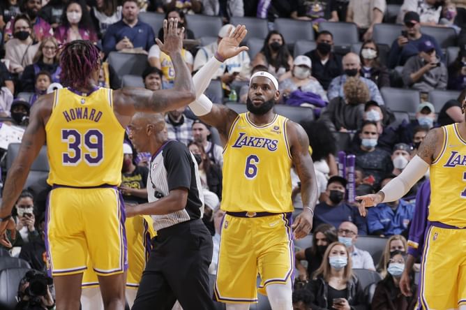 “He’s just really keeping account of what’s going on, it’s like how he do his business” - Dwight Howard says LeBron James is always looking at numbers to figure out how to be more effective, says he’s playing chess