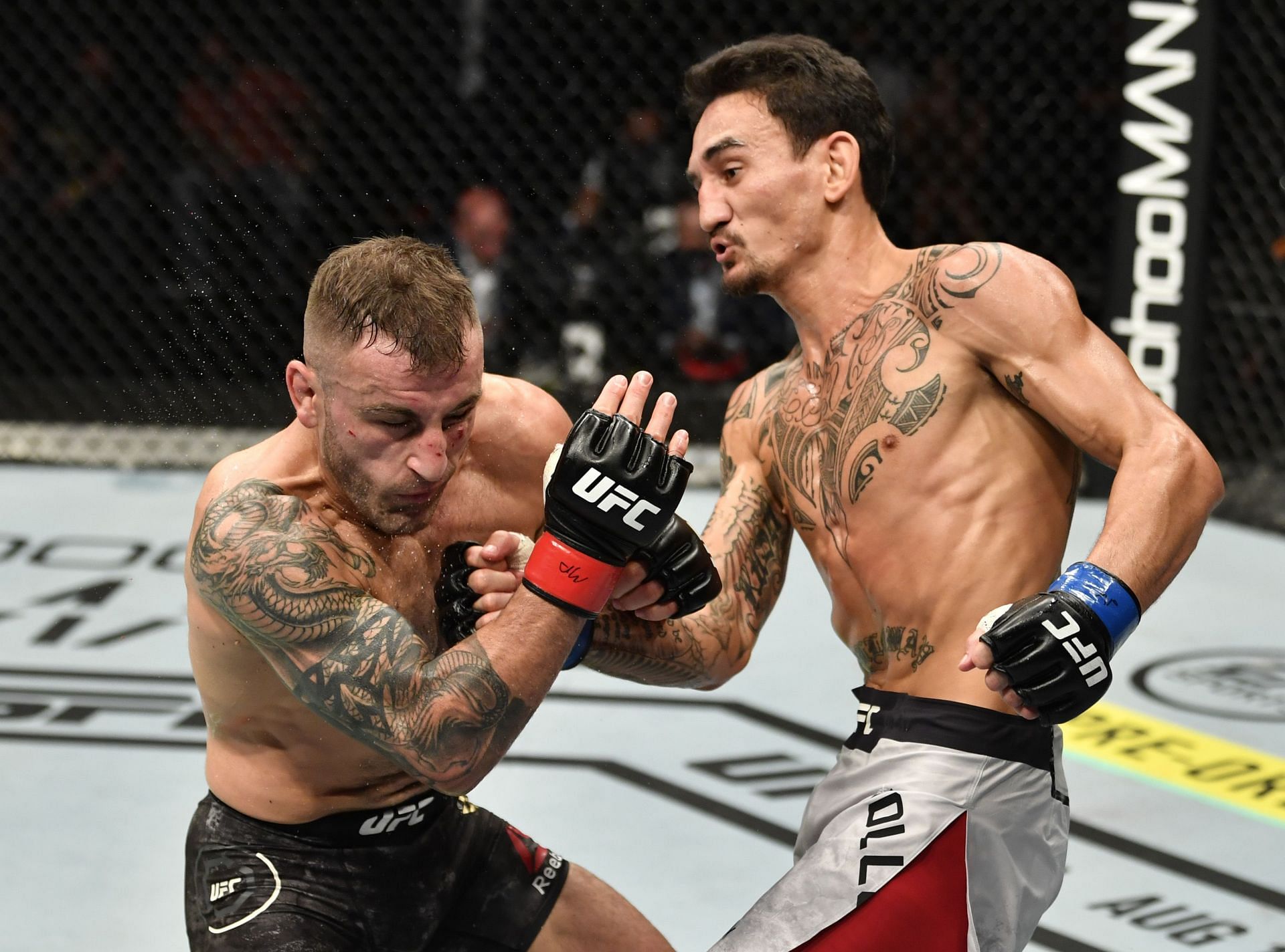 Alexander Volkanovski (left) and Max Holloway (right) (Image via Getty)