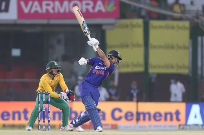 "Not one ball was hitting the middle of the bat" - Aakash Chopra on the start of Ishan Kishan and Ruturaj Gaikwad's partnership in 1st Ind vs SA T20I
