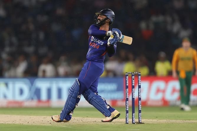 "I think it's a mistake" - Aakash Chopra questions Dinesh Karthik's batting position in 2nd India vs South Africa T20I