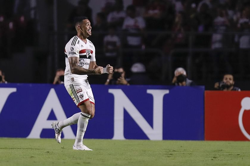 Sao Paulo Brasil Jogo Futebol Entre Duas Equipes Campeonato Brasileiro —  Fotografia de Stock Editorial © thenews2.com #444399070