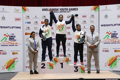 The women's 76kg weightlifting medallists at the Khelo India Youth Games. (PC: Khelo India)