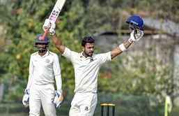 मनोज तिवारी ने जड़ा शतक, रणजी ट्रॉफी के सेमीफाइनल में पहुंची चार टीमें