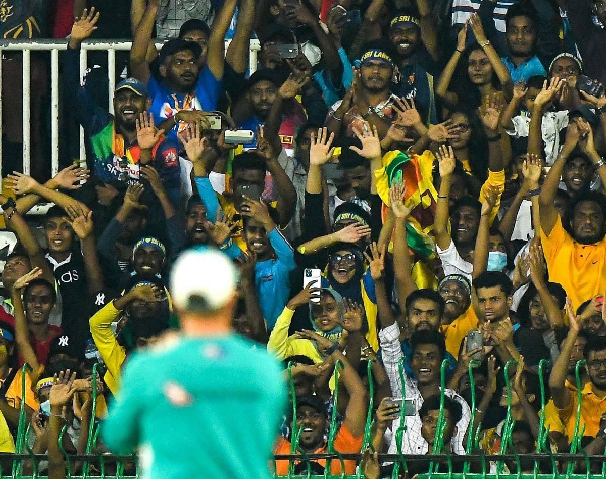 श्रीलंकाई दर्शकों ने ऑस्&zwj;ट्रेलियाई टीम के लिए चीयर किया, जिसने संकट के बीच भी दौरा किया