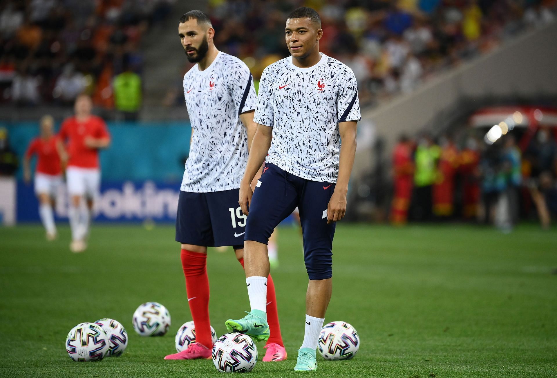 Benzema (solda) ve Mbappe 2022 Dünya Kupası'nda başarılı olabilir