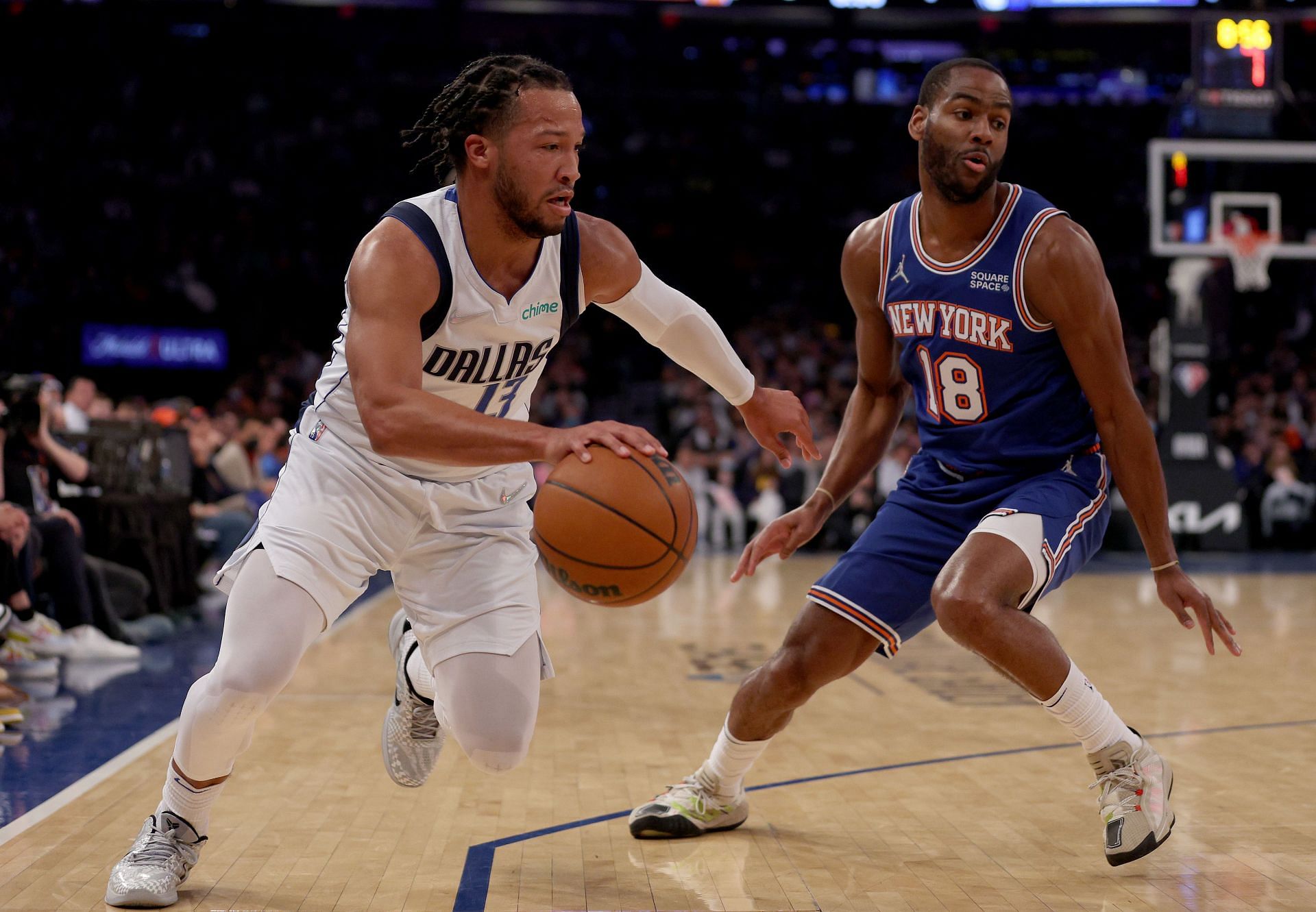 The New York Knicks are looking to make big moves this summer. (Image via Getty Images)