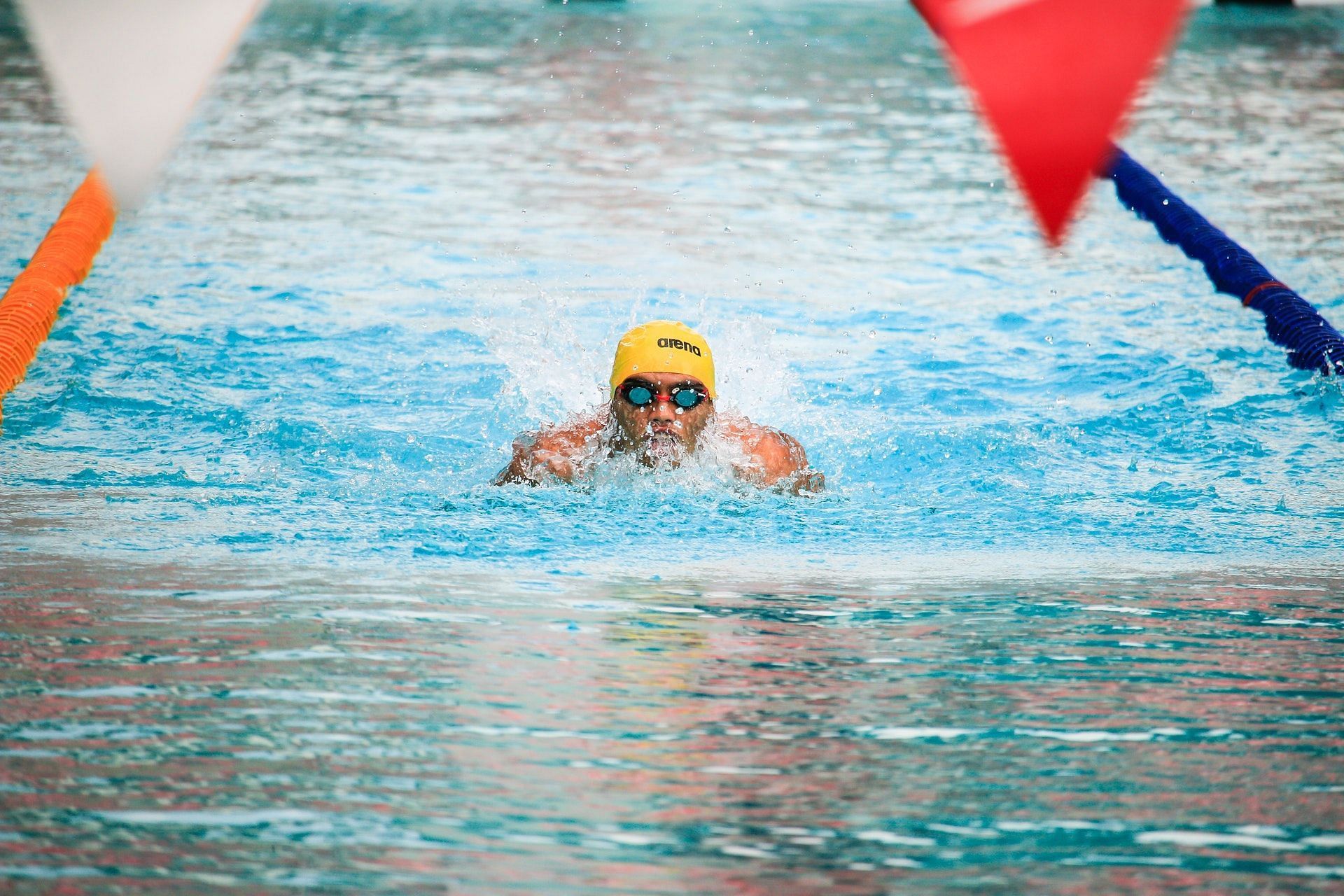The best pool exercises to improve endurance. (Image via Pexels/Photo by Jim De Ramos)