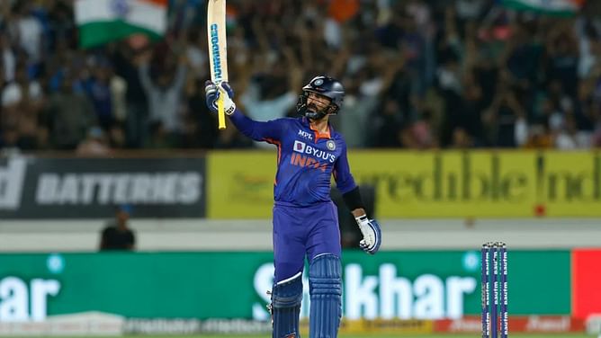 "How do you see he’s not going to play?" - Sunil Gavaskar takes cheeky dig at Gautam Gambhir's statement after Dinesh Karthik slams maiden T20I fifty vs SA