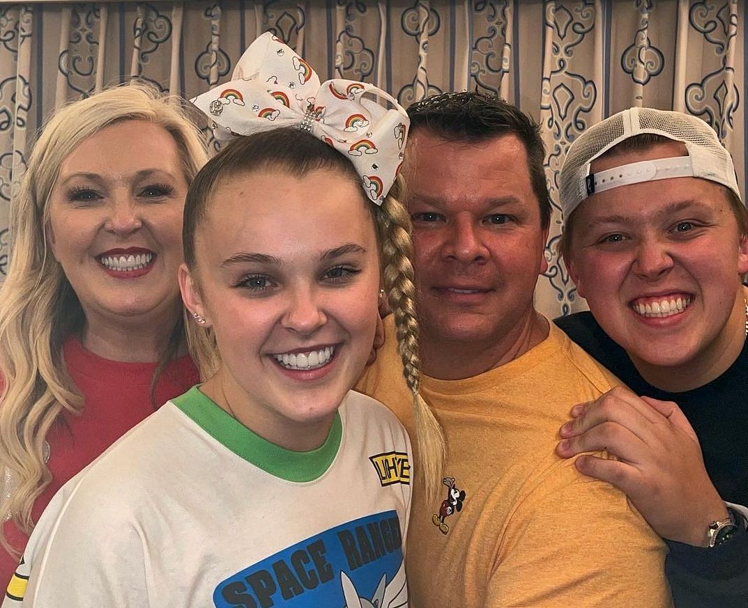 Jojo Siwa Family