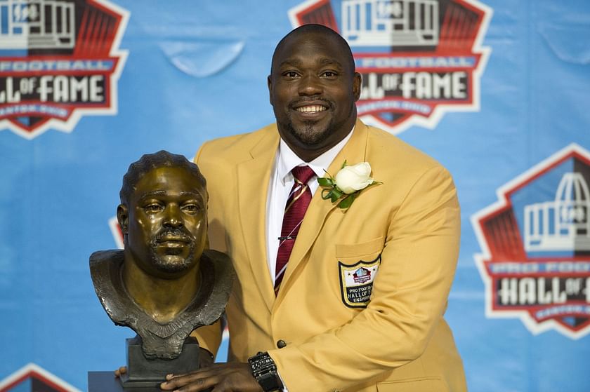 Former Tampa Bay Buccaneers defensive lineman Warren Sapp watches