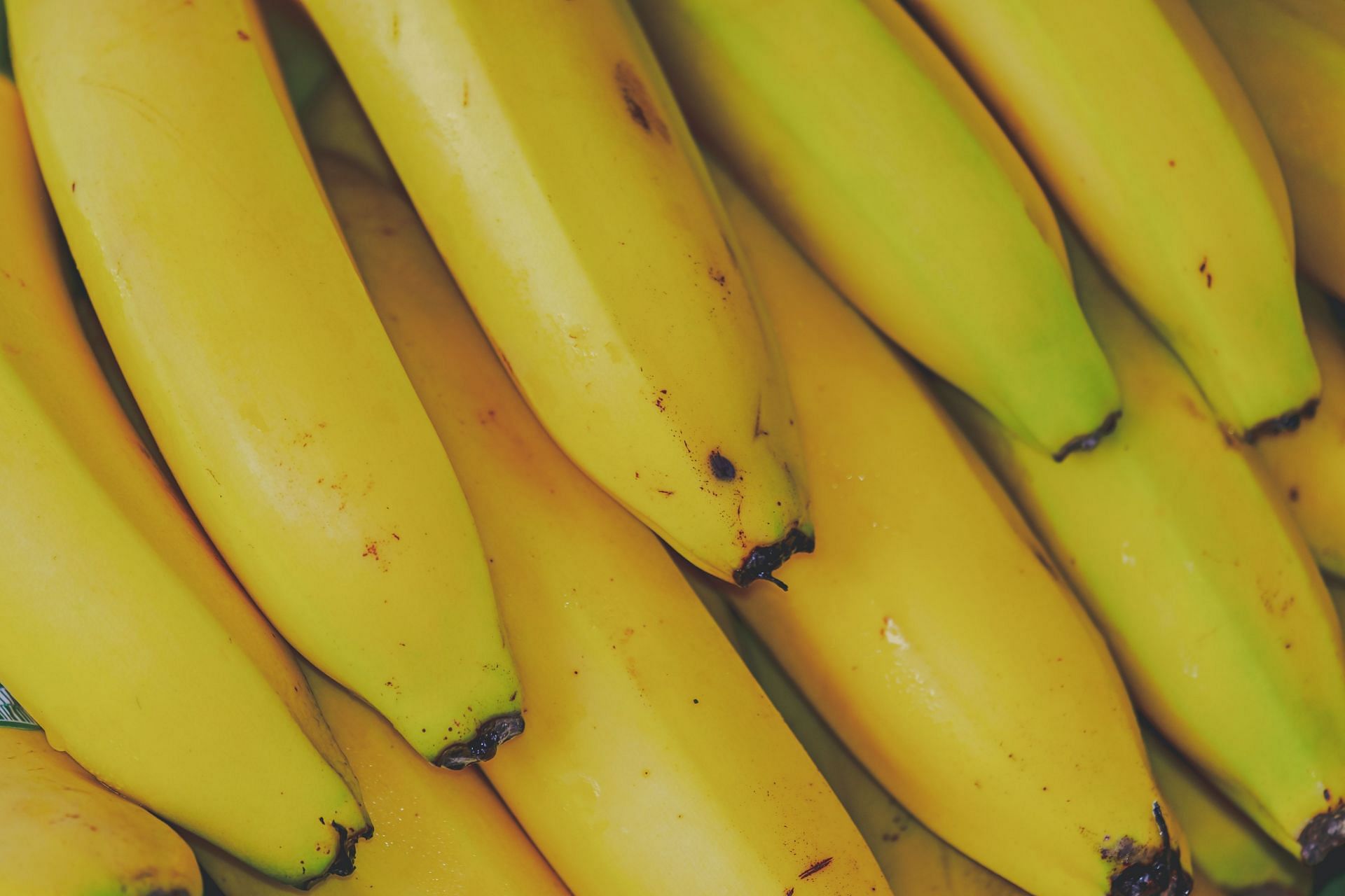 Bananas: one of the best known and easily available sources of K (Image from Pexels @Couleu