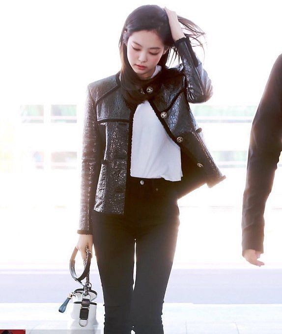 Arriba 72+ imagen jennie outfit airport - Abzlocal.mx