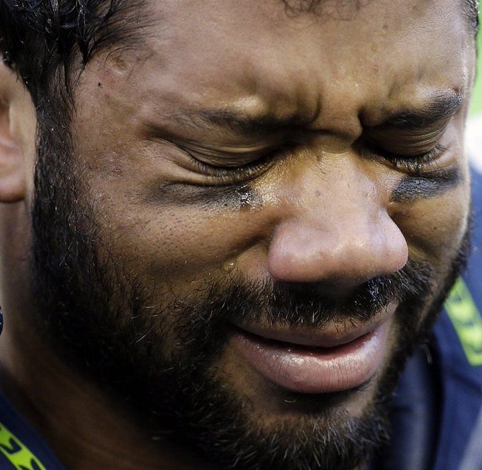 Russell Wilson's pop star wife Ciara twerks on Ford Bronco at gas station  as Denver quarterback reacts