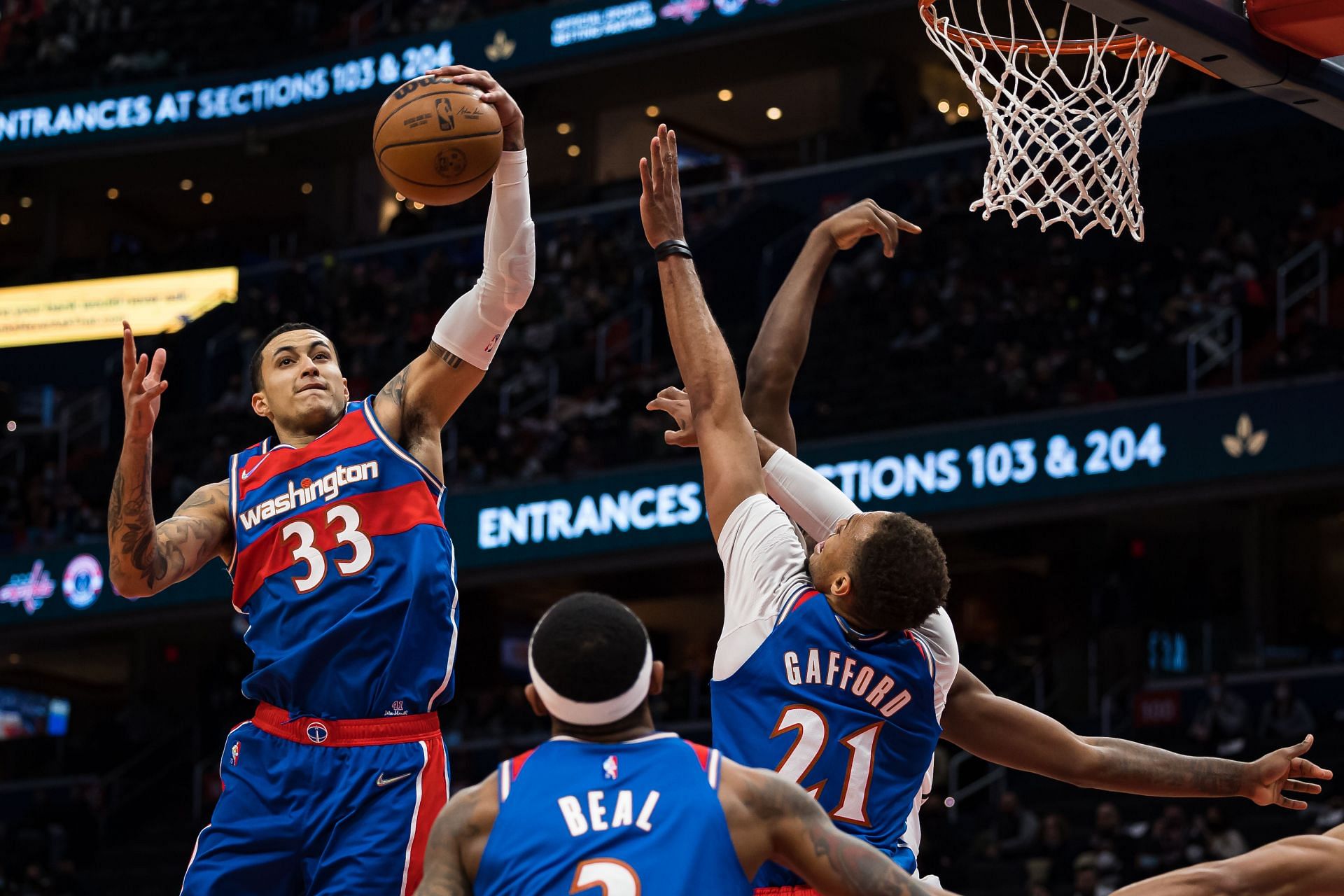 Kyle Kuzma battles for a rebound