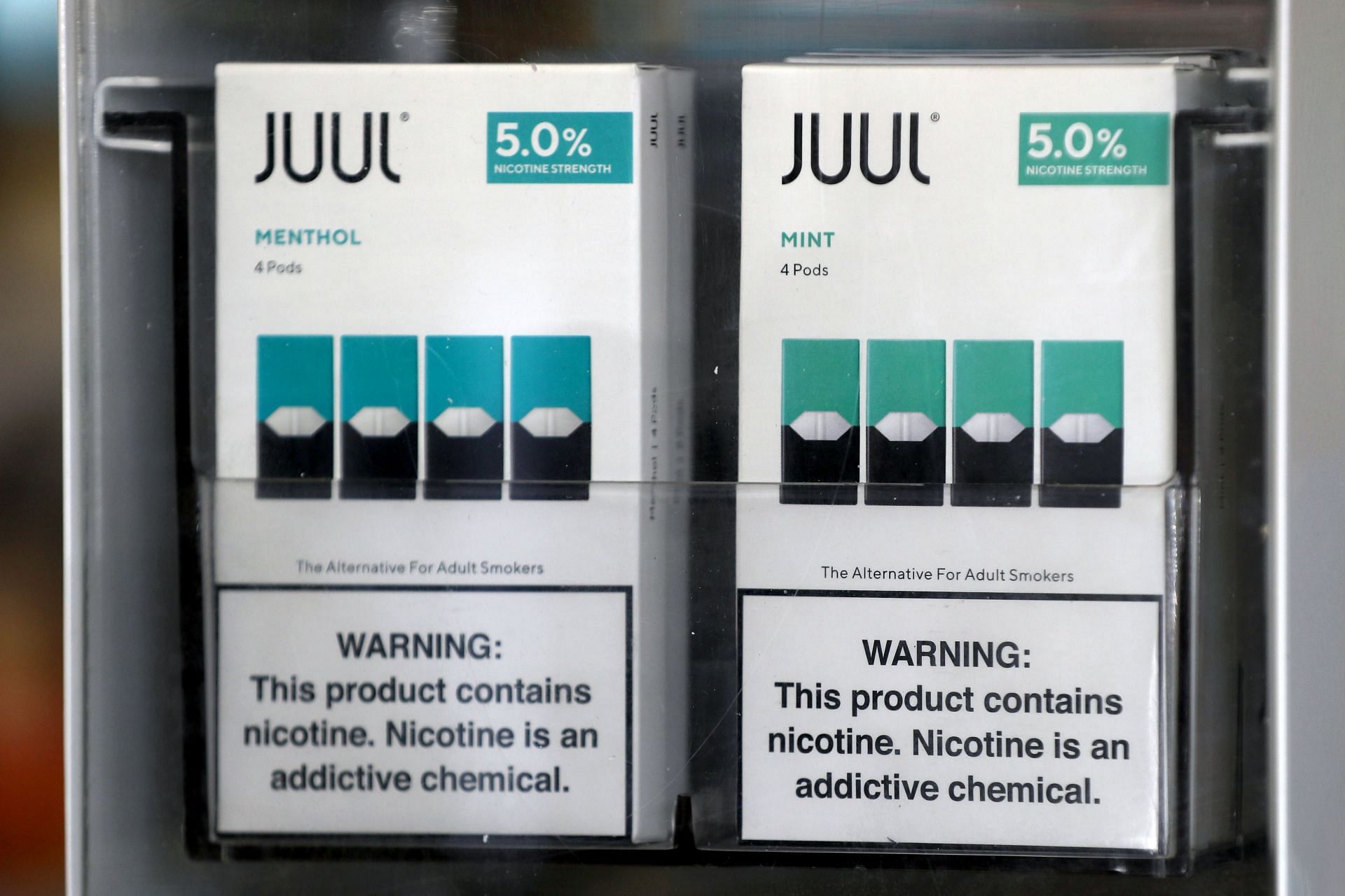 Flavored product of the controversial company Juul on shelves (Image via Justin Sullivan/Getty Images)