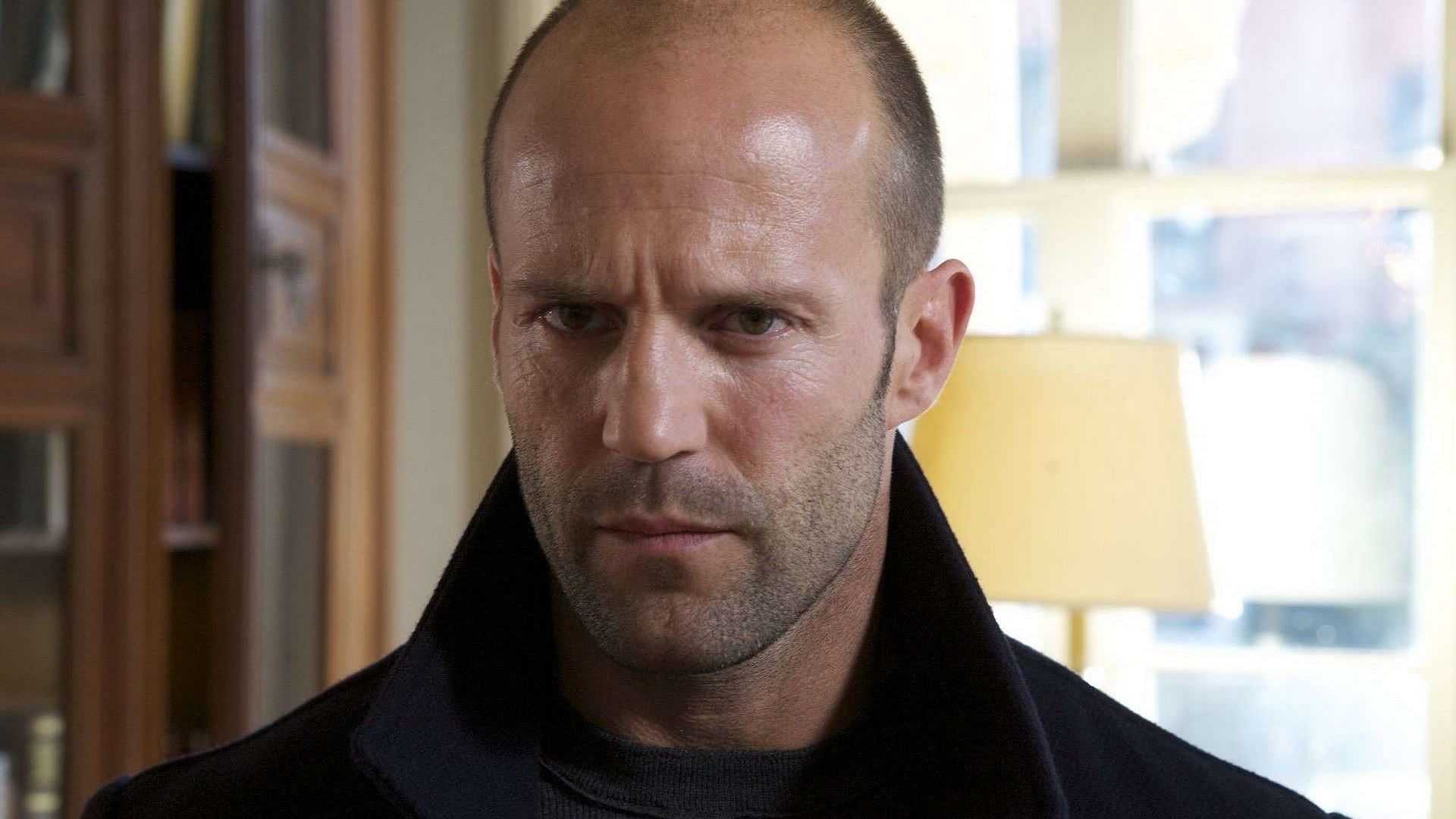 Get ripped like Jason Statham by following his routine. (Image via wallpaperaccess)