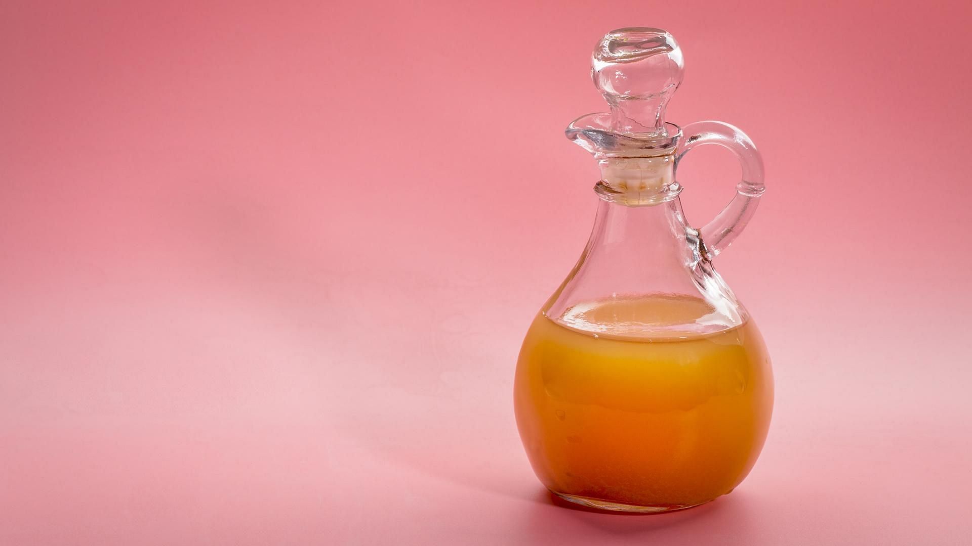 Vinegar can help you lose weight. (Image via Rachel Ray)