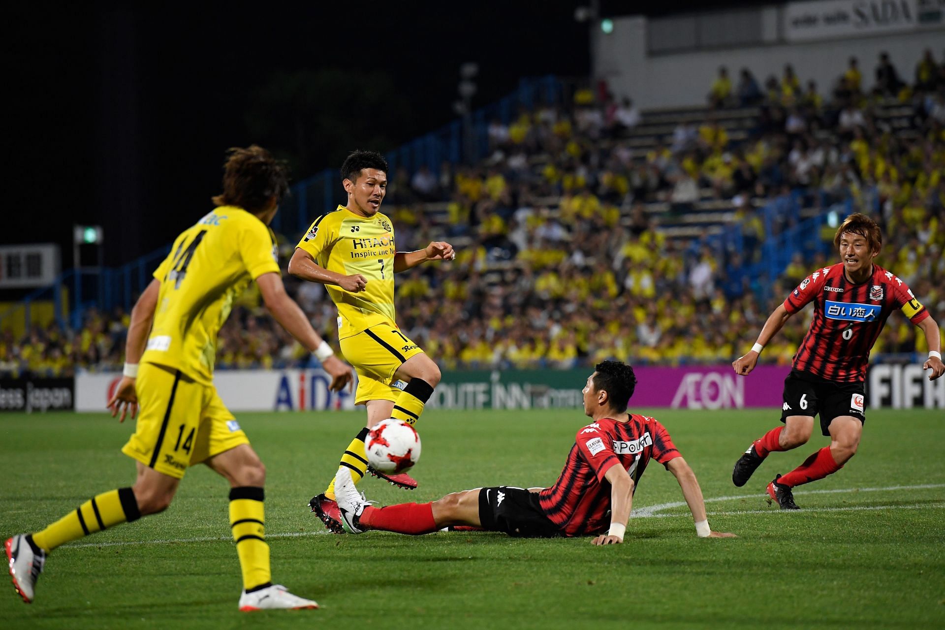 Сенан бельмаре гамба осака. Консадоле Саппоро ФК. Гамба Осака. Kashiwa Reysol. ФК Кавасаки Фронтале.