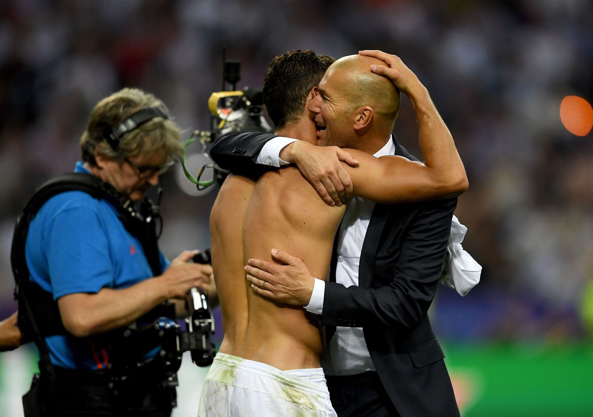 It was Zidane who took this iconic picture of Cristiano Ronaldo with Kylian  Mbappé, according to Kylian's newly released autobiography comic book, Je  m'appelle Kylian. : r/realmadrid