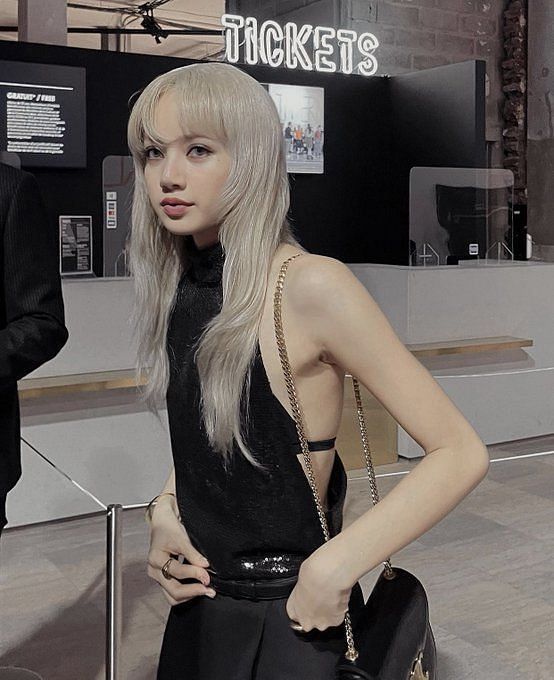BLACKPINK Member Lisa's Paris Outfits Prove She Has The Best Hats — See  Photos