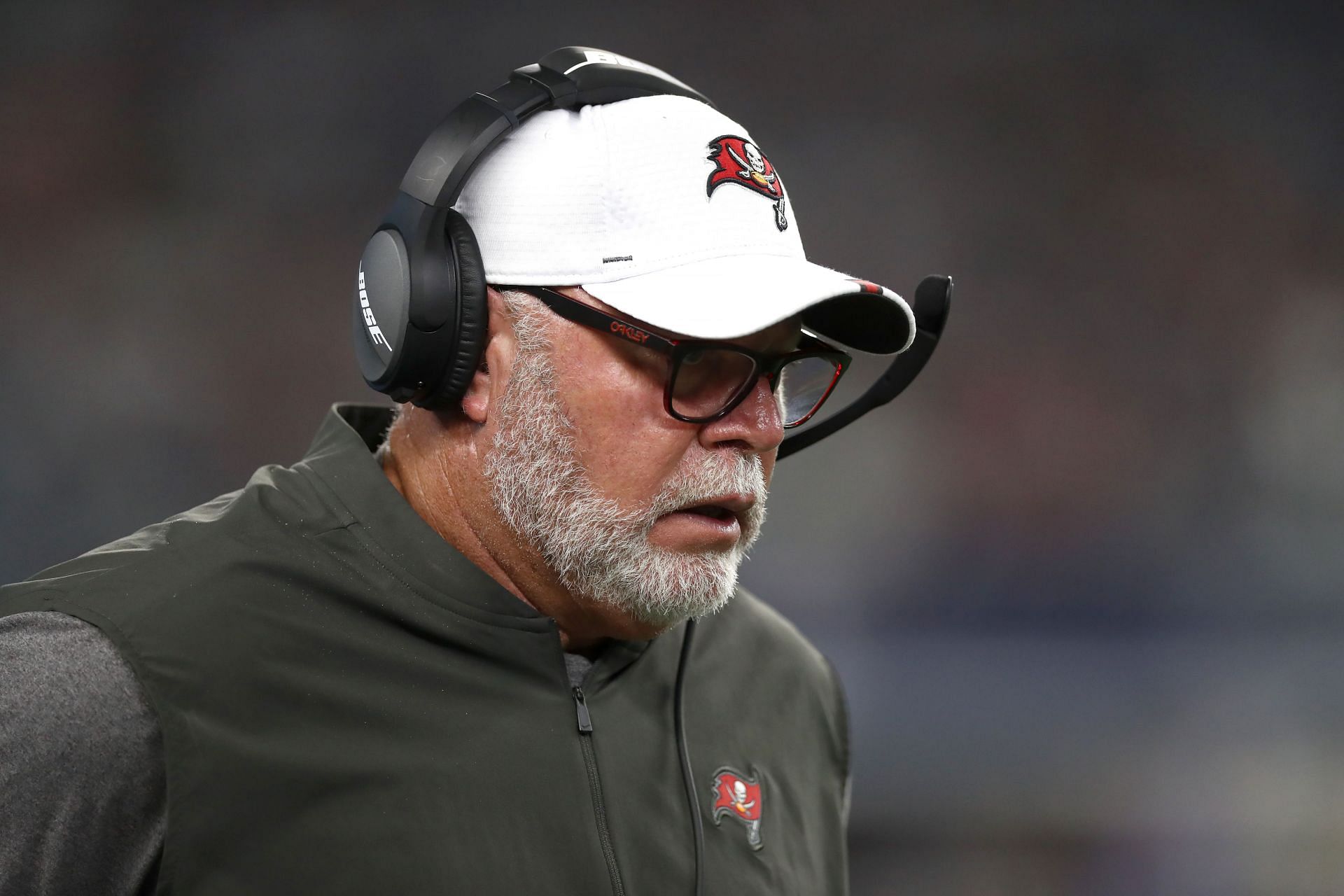 Tampa Bay Buccaneers' Bruce Arians steps down as head coach 