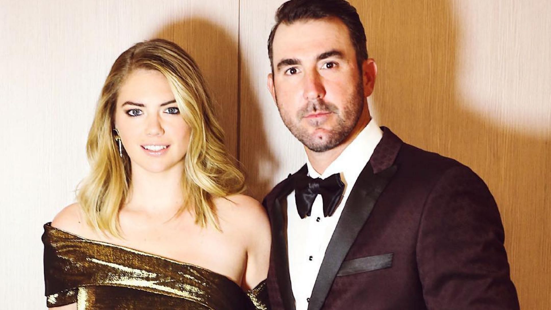 Justin Verlander and wife Kate Upton posing for the shutterbugs in February 2018.