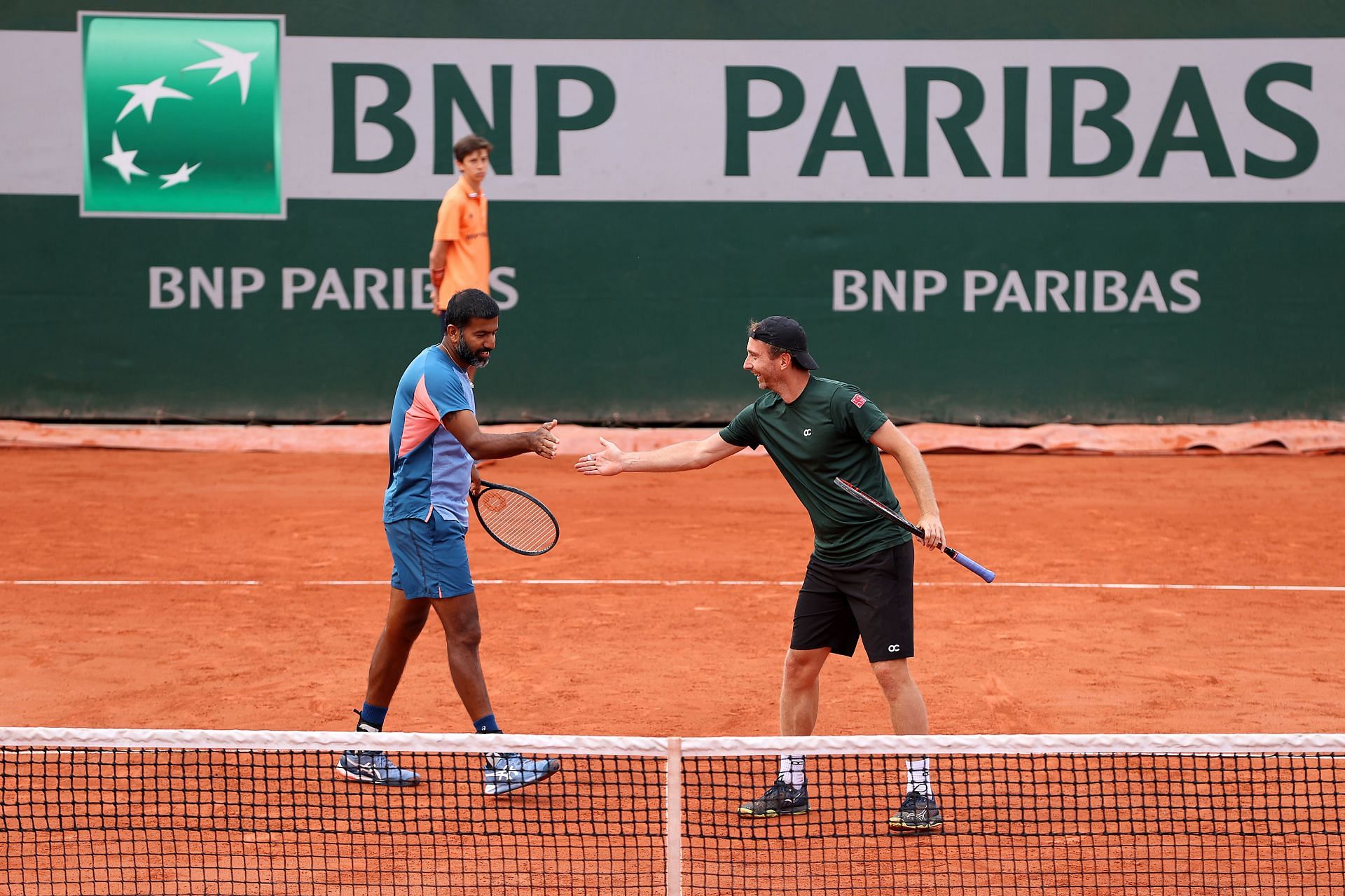 Rohan Bopanna (l) and Matwe Middelkoop at the 2022 French Open.
