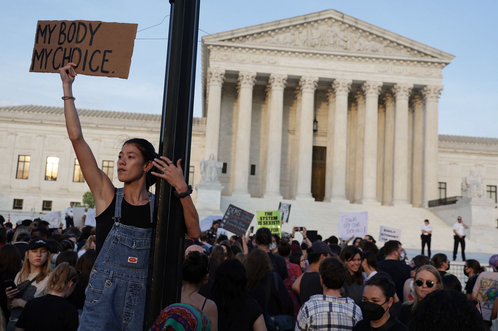 A protestor of the Roe vWade overturning (Image via Alex Wong/Getty Images)