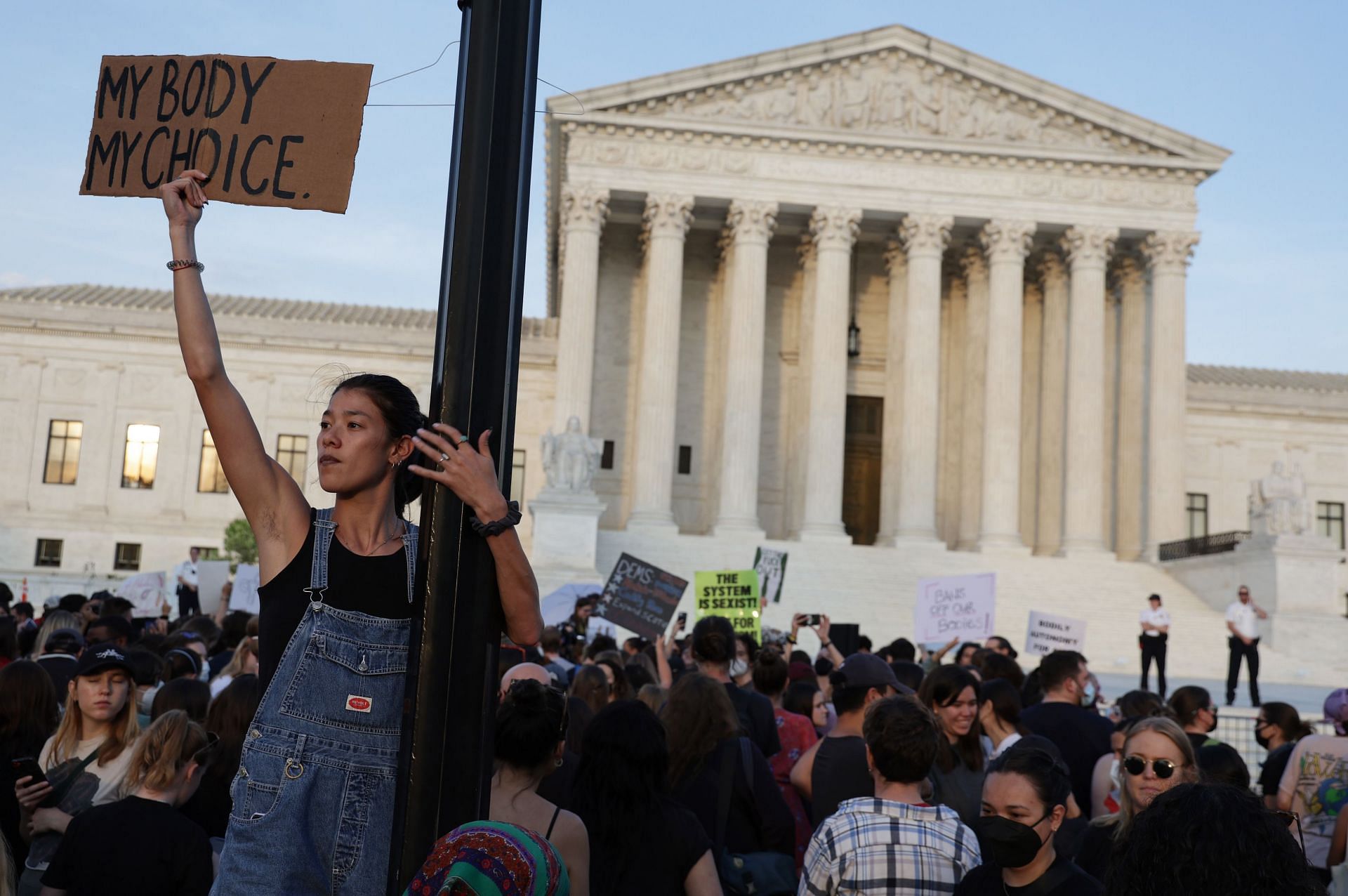 Dobbs v. Jackson Women&#039;s Health Organization verdict confer the right to abortion (Image via Alex Wong/Getty Images)